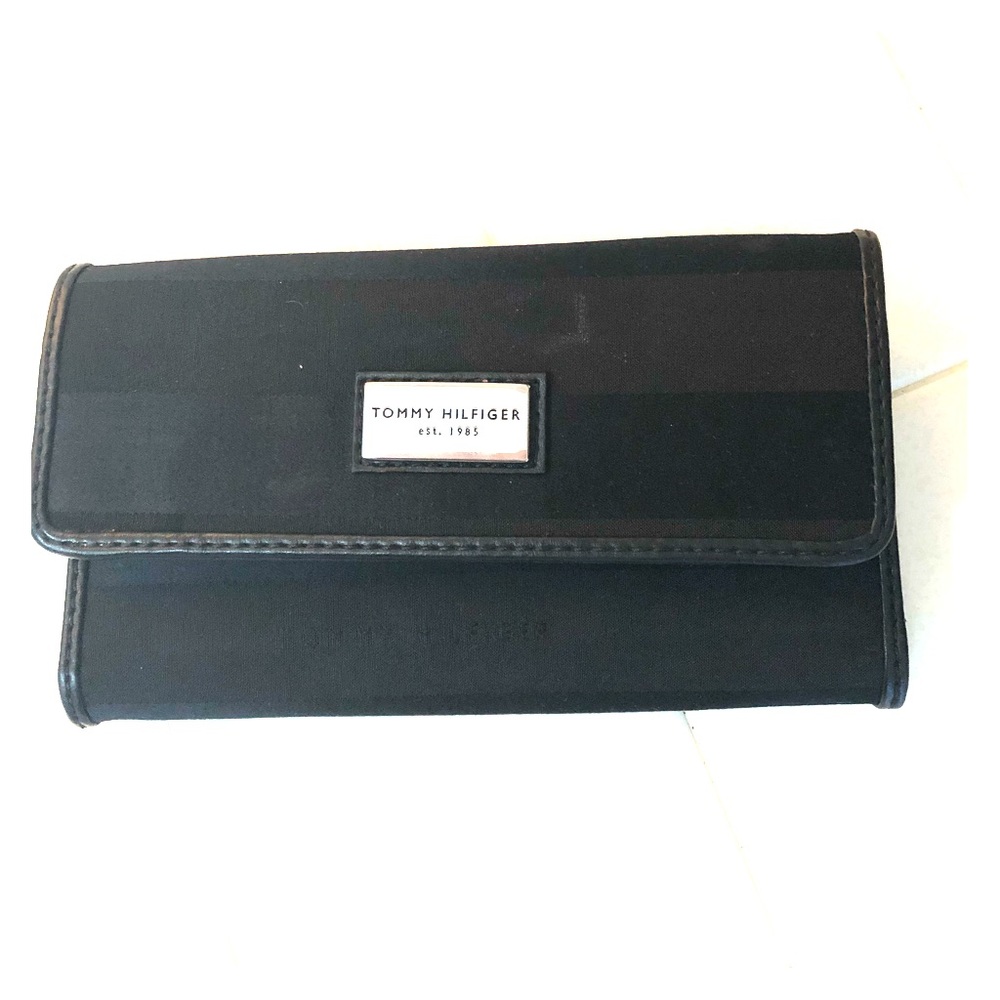 Tommy Hillfiger checkbook wallet